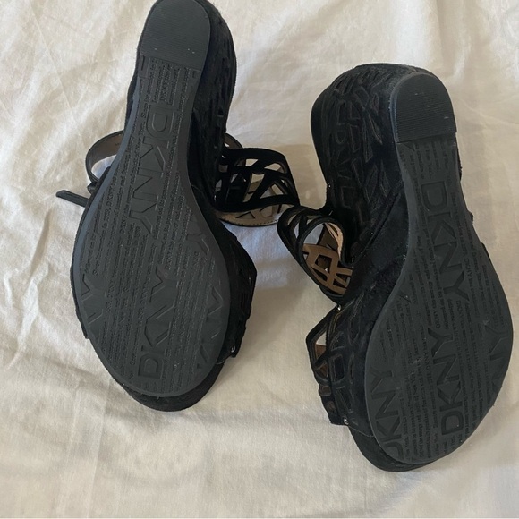 DKNY Wedge black summer casual party date night  velvety sandals size 36.5 - Picture 5 of 9